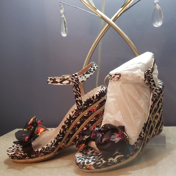 Betsey Johnson Carie Wedge Sandals in Black - Picture 2 of 7